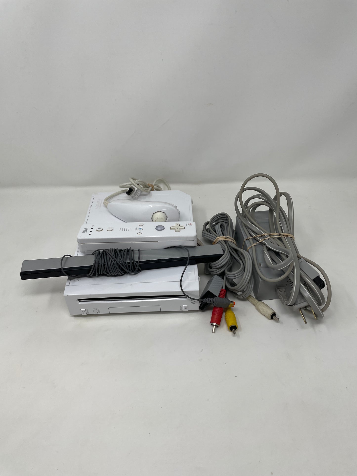 White Nintendo Wii Console (Wii RVL-001, GameCube Compatible) Wii
